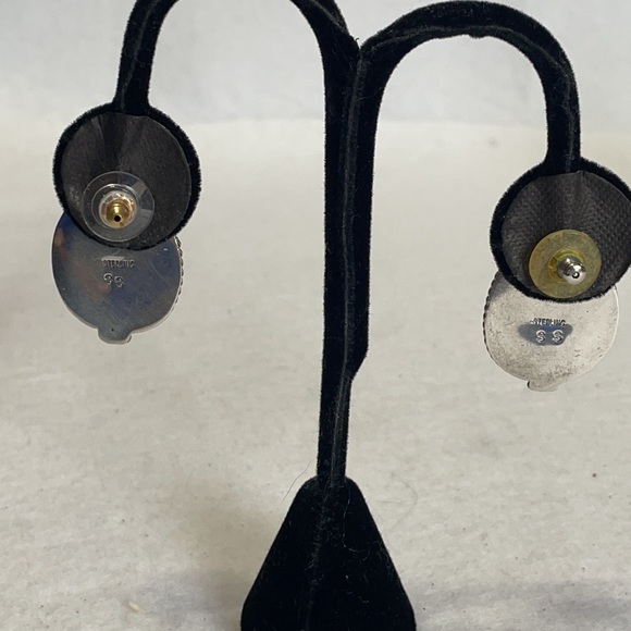 Sterling and Lapis Lazurite oval earrings signed SS. 1.25” - Picture 4 of 8